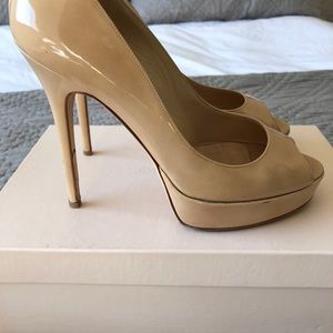 Gorgeous Jimmy Choos in patent leather! 👠👠👠